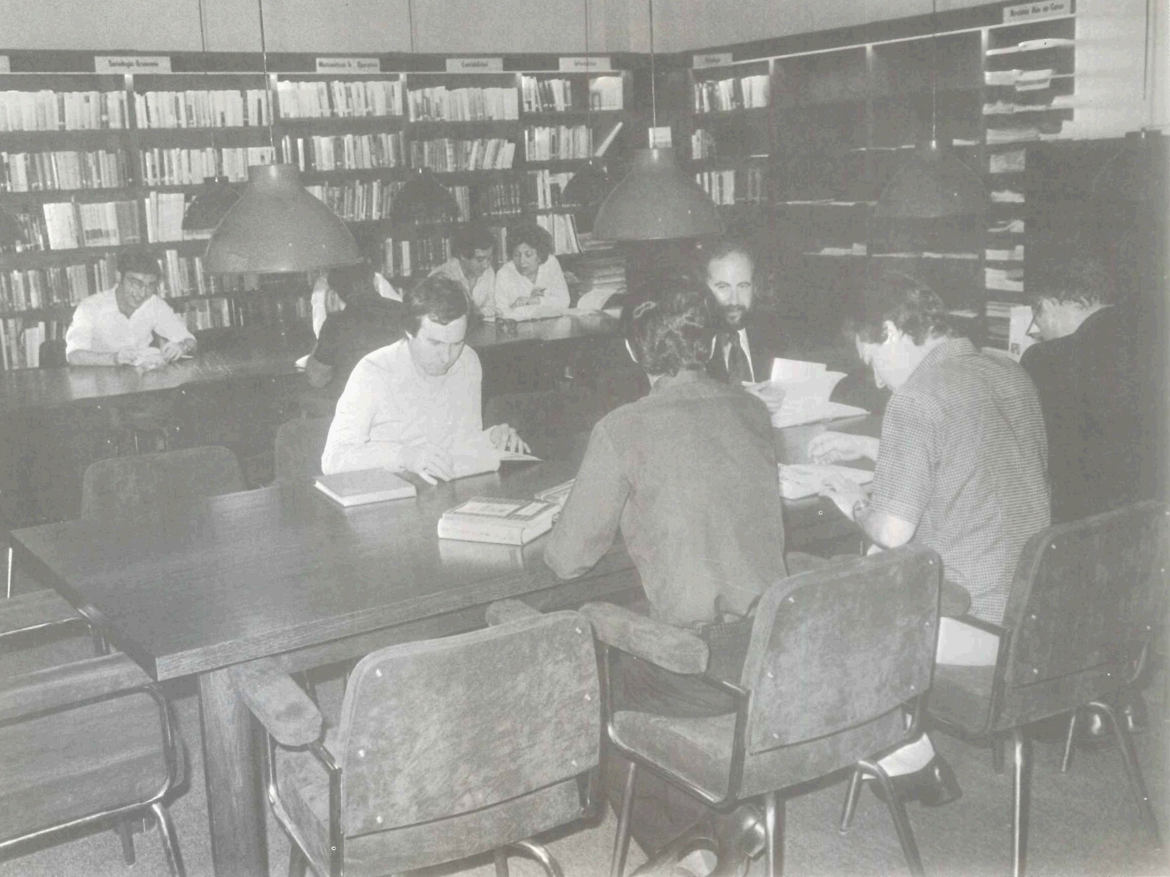Antigua biblioteca de la Escuela de Administración de Empresas (EAE) – memoria 1985/86.